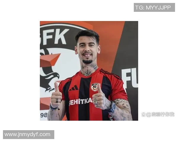 足球明星们静待豪门报价引发转会市场热潮与关注